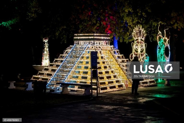 HUngria: Exposição de luzes Magic World do Lumina Park em Budapeste