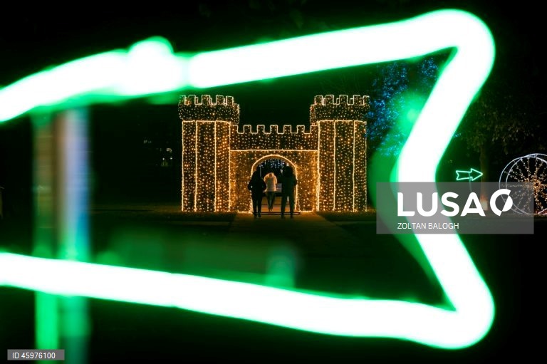 HUngria: Exposição de luzes Magic World do Lumina Park em Budapeste