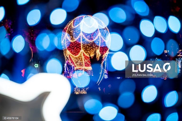 HUngria: Exposição de luzes Magic World do Lumina Park em Budapeste