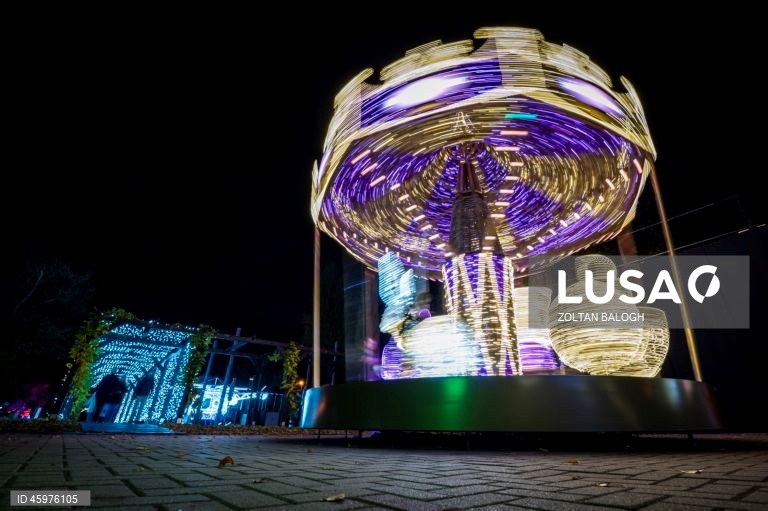 HUngria: Exposição de luzes Magic World do Lumina Park em Budapeste