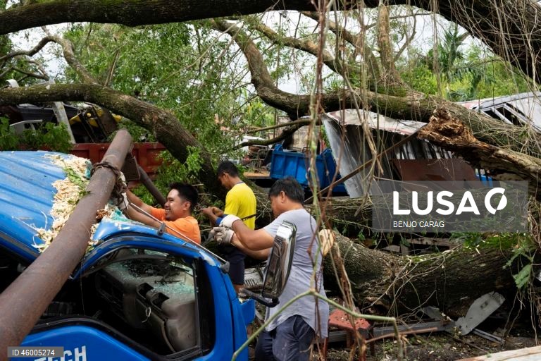 Filipinas: O tufão Fung-Wong causa inundações, cortes de energia e danos materiais