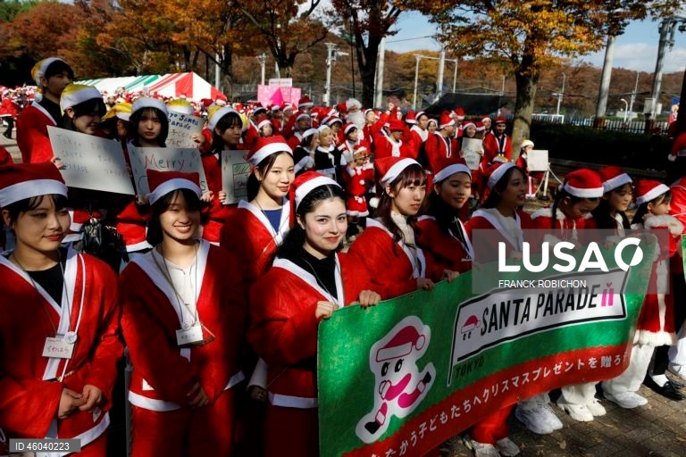 O «Desfile do Pai Natal» é uma tradição de inverno e um evento de caridade que leva a alegria do Natal às crianças que lutam contra doenças no Japão, entregando-lhes presentes. 