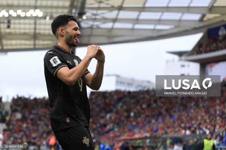 A seleção portuguesa de futebol assegurou hoje a nona presença num Campeonato do Mundo, ao golear por 9-1 a Arménia, na sexta e última jornada do Grupo F da qualificação europeia, no Estádio do Dragão, no Porto.