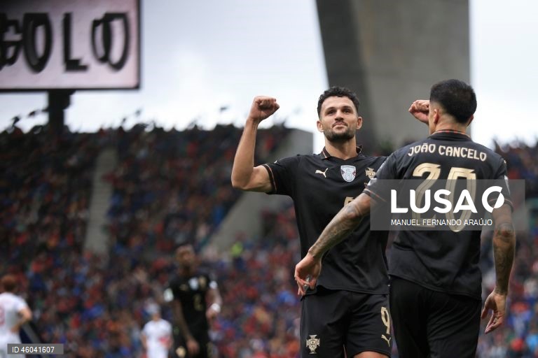 A seleção portuguesa de futebol assegurou hoje a nona presença num Campeonato do Mundo, ao golear por 9-1 a Arménia, na sexta e última jornada do Grupo F da qualificação europeia, no Estádio do Dragão, no Porto.
