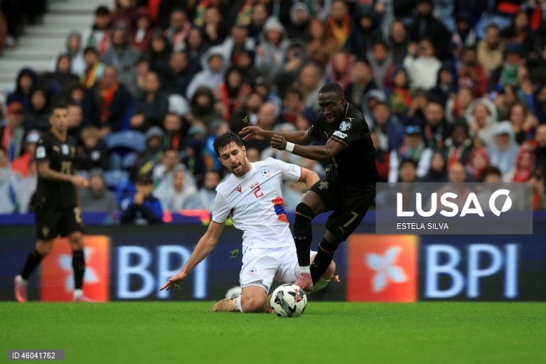 A seleção portuguesa de futebol assegurou hoje a nona presença num Campeonato do Mundo, ao golear por 9-1 a Arménia, na sexta e última jornada do Grupo F da qualificação europeia, no Estádio do Dragão, no Porto.