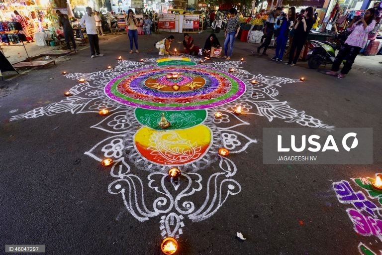 Índia: Cerimónia hindu em honra dos deuses Shiva e Vishnu