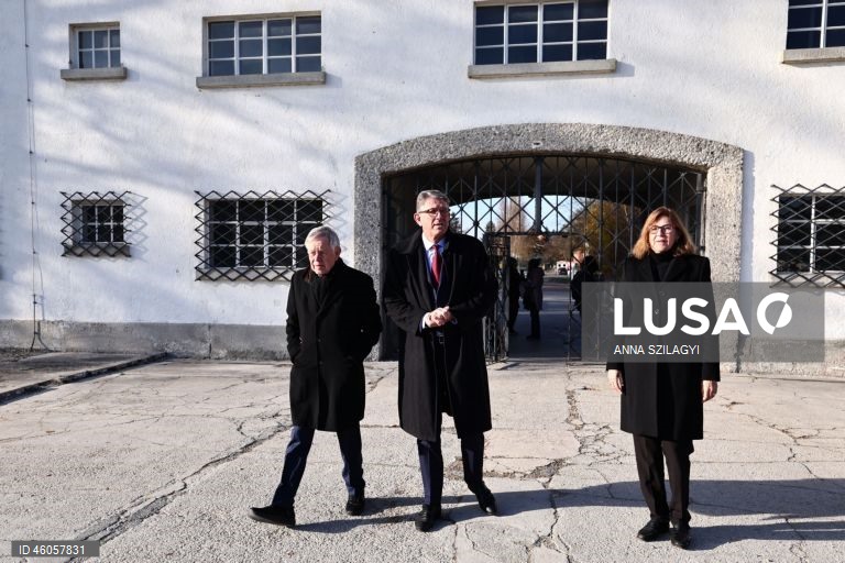 Alemanha: ministro da Cultura alemão Wolfram Weimer visita campo de concentração de Dachau