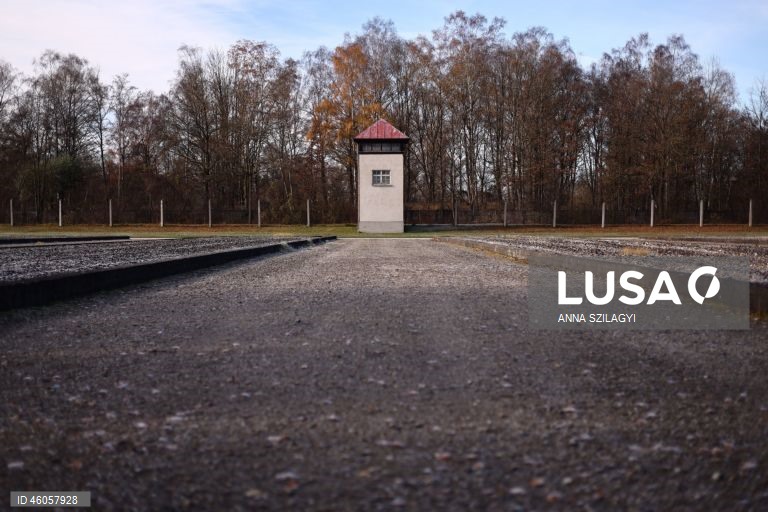 Alemanha: ministro da Cultura alemão Wolfram Weimer visita campo de concentração de Dachau