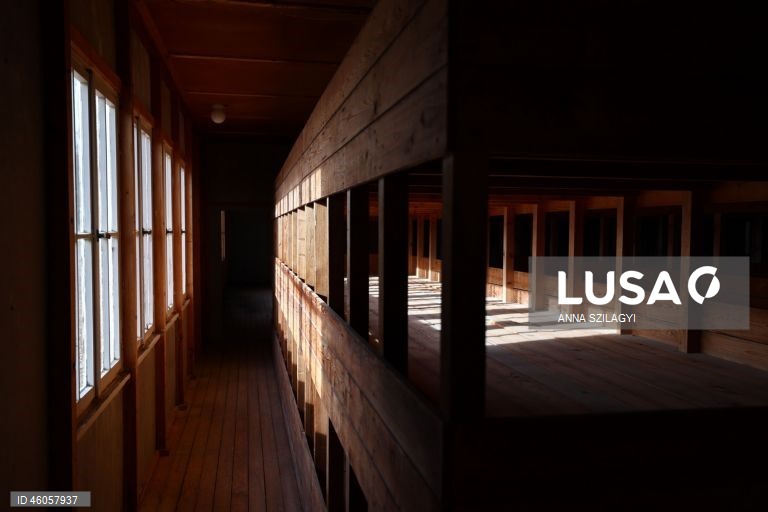 Alemanha: ministro da Cultura alemão Wolfram Weimer visita campo de concentração de Dachau