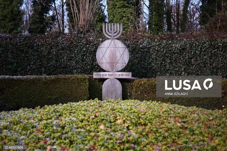 Alemanha: ministro da Cultura alemão Wolfram Weimer visita campo de concentração de Dachau