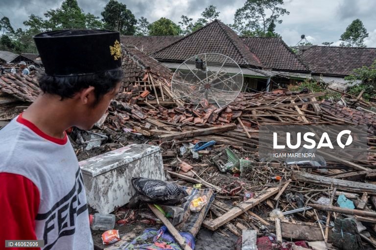 Indonésia: Consequências da erupção do vulcão Semeru