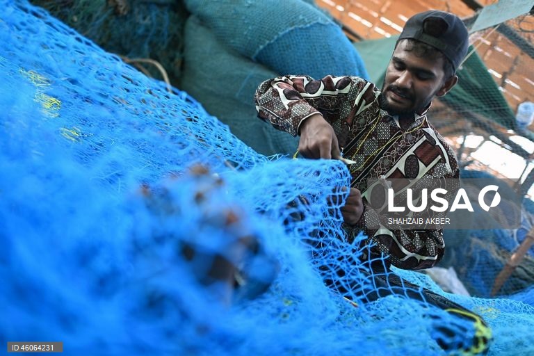Paquistão: A habilidade com redes manuais sustenta os meios de subsistência no setor pesqueiro subdesenvolvido do Paquistão