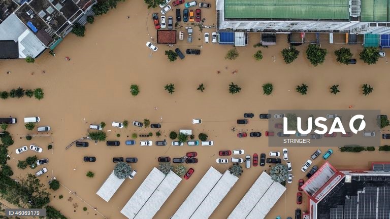 Vietname: Dezenas de mortos após chuvas torrenciais e inundações