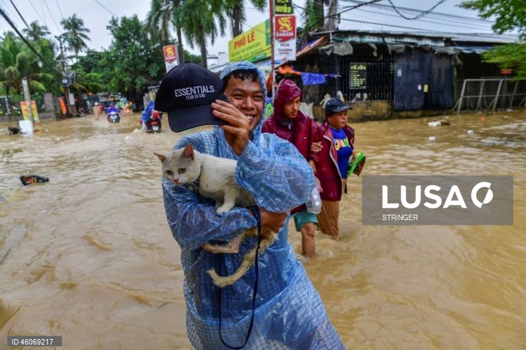 Vietname: Dezenas de mortos após chuvas torrenciais e inundações