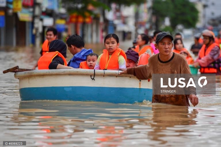 Vietname: Dezenas de mortos após chuvas torrenciais e inundações