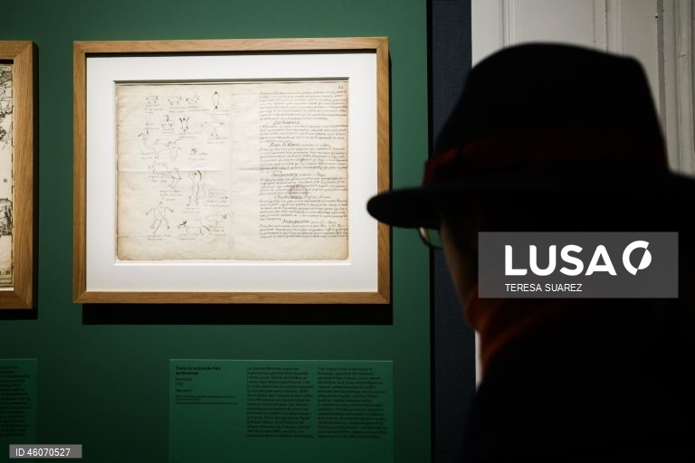 Exposição sobre os aliados nativos americanos na corte do rei francês Luís XV no Palácio de Versalhes.