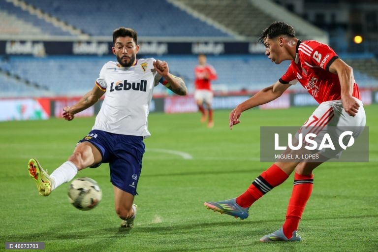  Dois golos na segunda parte permitiram hoje ao Benfica vencer 2-0 o Atlético, da Liga 3, e apurar-se para os oitavos de final da Taça de Portugal em futebol, em jogo disputado no estádio do Restelo, em Lisboa.