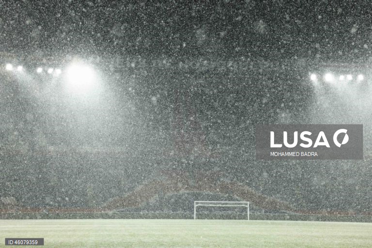 França: Neve em Paris leva serviço meteorológico a emitir alerta laranja