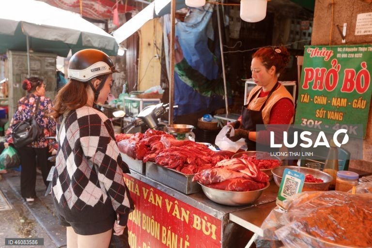 Vietname: Mercado de rua em Hanoi