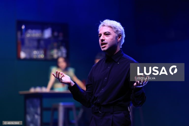 Ensaio de imprensa do espetáculo "Titus", inspirado na tragédia “Titus Andronicus” de Shakespeare, com encenação de Cátia Pinheiro e José Nunes, que assinam a adaptação do texto com Hugo van der Ding, no Teatro Carlos Alberto, no Porto, 25 de novembro de 2025. A peça, que estreia dia 27 de novembro, é uma criação da Estrutura em coprodução com o Teatro Nacional São João e o Centro Cultural de Belém. ESTELA SILVA/LUSA