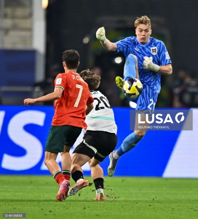 Portugal conquistou hoje o título mundial de futebol de sub-17, pela primeira vez, ao vencer a Áustria, por 1-0, em Doha, na final do Campeonato do Mundo.