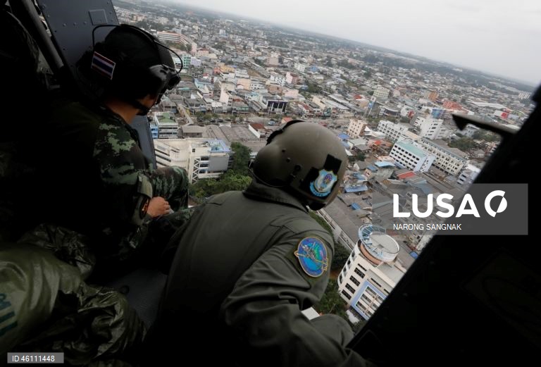 As operações de ajuda e resgate continuam enquanto as inundações diminuem em Hat Yai.