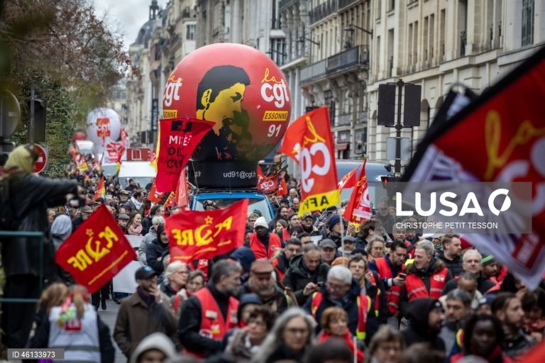 Paris: Sindicatos franceses protestam contra a preparação do orçamento do governo