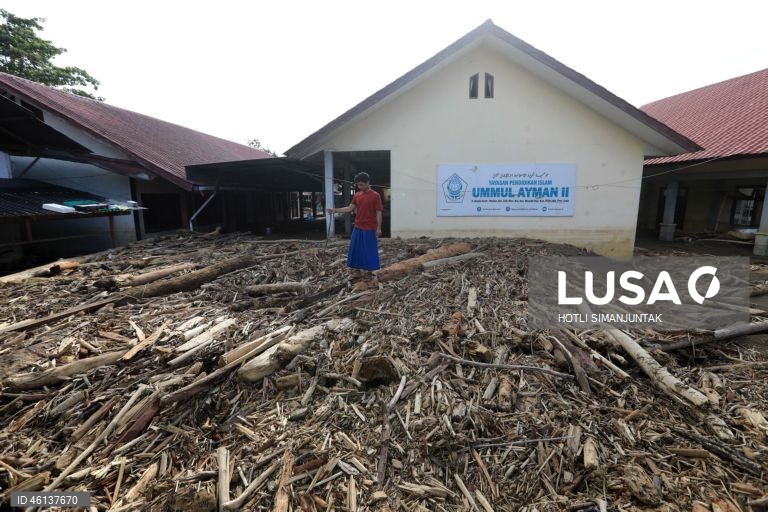Indonésia: Rescaldo do ciclone Senyar na Ilha de Sumatra