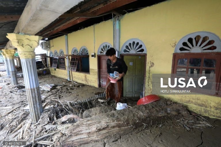 Indonésia: Rescaldo do ciclone Senyar na Ilha de Sumatra