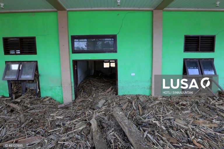 Indonésia: Rescaldo do ciclone Senyar na Ilha de Sumatra