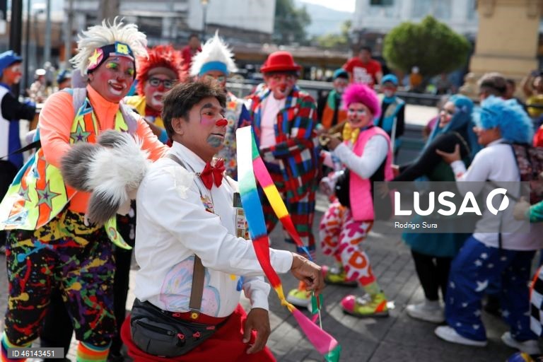 El Salvador: Desfile de palhaços em San Salvador