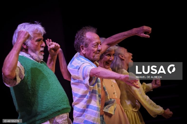 Ensaio do espetáculo "A esta hora, na infância neva", uma nova  criação do coreógrafo, encenador, e diretor artístico, Victor Hugo Pontes, com a Companhia Maior, no Centro Cultural de Belém, em Lisboa.
