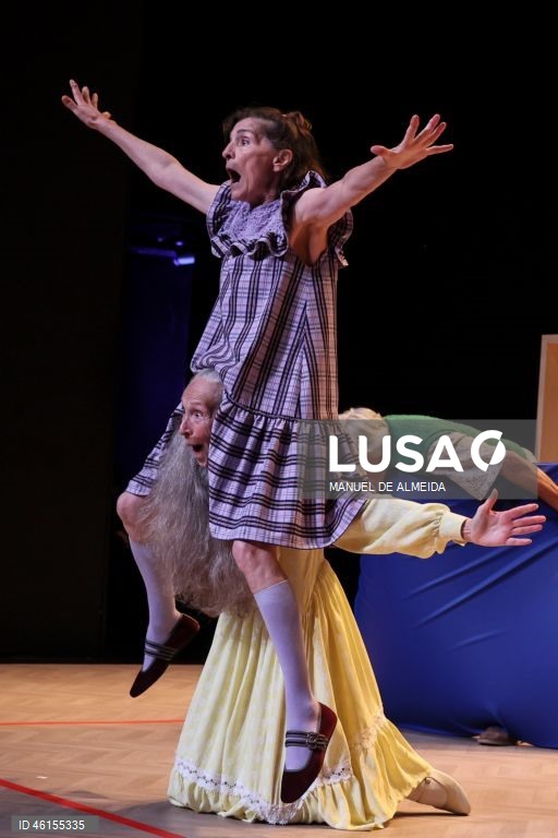 Ensaio do espetáculo "A esta hora, na infância neva", uma nova  criação do coreógrafo, encenador, e diretor artístico, Victor Hugo Pontes, com a Companhia Maior, no Centro Cultural de Belém, em Lisboa.