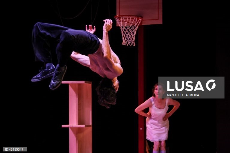 Ensaio do espetáculo "A esta hora, na infância neva", uma nova  criação do coreógrafo, encenador, e diretor artístico, Victor Hugo Pontes, com a Companhia Maior, no Centro Cultural de Belém, em Lisboa.