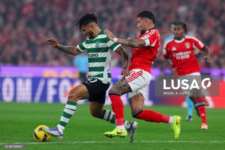 Benfica e Sporting empataram hoje 1-1 no dérbi que abriu a 13.ª jornada da I Liga portuguesa de futebol, deixando o FC Porto com caminho aberto para aumentar a vantagem no topo da competição.