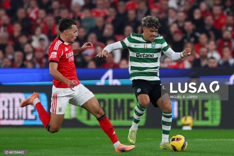 Benfica e Sporting empataram hoje 1-1 no dérbi que abriu a 13.ª jornada da I Liga portuguesa de futebol, deixando o FC Porto com caminho aberto para aumentar a vantagem no topo da competição.