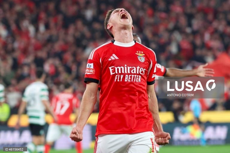 Benfica e Sporting empataram hoje 1-1 no dérbi que abriu a 13.ª jornada da I Liga portuguesa de futebol, deixando o FC Porto com caminho aberto para aumentar a vantagem no topo da competição.