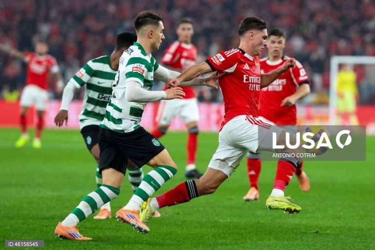 Benfica e Sporting empataram hoje 1-1 no dérbi que abriu a 13.ª jornada da I Liga portuguesa de futebol, deixando o FC Porto com caminho aberto para aumentar a vantagem no topo da competição.