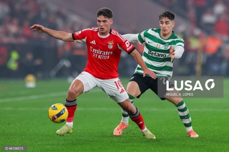 Benfica e Sporting empataram hoje 1-1 no dérbi que abriu a 13.ª jornada da I Liga portuguesa de futebol, deixando o FC Porto com caminho aberto para aumentar a vantagem no topo da competição.