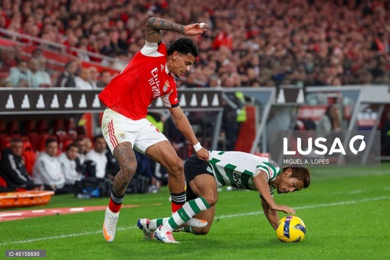 Benfica e Sporting empataram hoje 1-1 no dérbi que abriu a 13.ª jornada da I Liga portuguesa de futebol, deixando o FC Porto com caminho aberto para aumentar a vantagem no topo da competição.