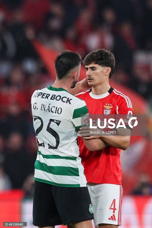 Benfica e Sporting empataram hoje 1-1 no dérbi que abriu a 13.ª jornada da I Liga portuguesa de futebol, deixando o FC Porto com caminho aberto para aumentar a vantagem no topo da competição.