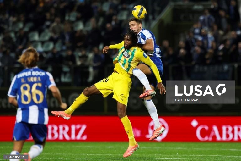 O FC Porto reforçou hoje a liderança da I Liga de futebol, vencendo o Tondela por 2-0, na 13.ª jornada, marcada pelo empate entre Sporting e Benfica, sobre os quais tem cinco e oito pontos de vantagem, respetivamente.