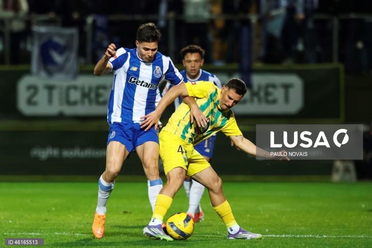 O FC Porto reforçou hoje a liderança da I Liga de futebol, vencendo o Tondela por 2-0, na 13.ª jornada, marcada pelo empate entre Sporting e Benfica, sobre os quais tem cinco e oito pontos de vantagem, respetivamente.