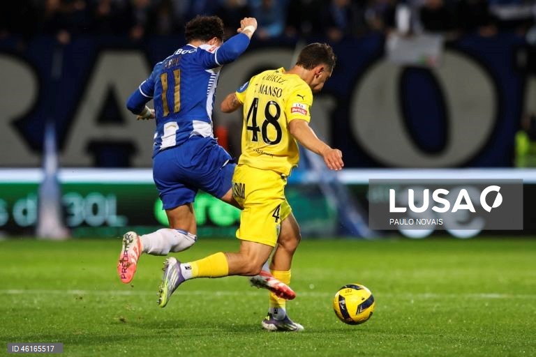 O FC Porto reforçou hoje a liderança da I Liga de futebol, vencendo o Tondela por 2-0, na 13.ª jornada, marcada pelo empate entre Sporting e Benfica, sobre os quais tem cinco e oito pontos de vantagem, respetivamente.