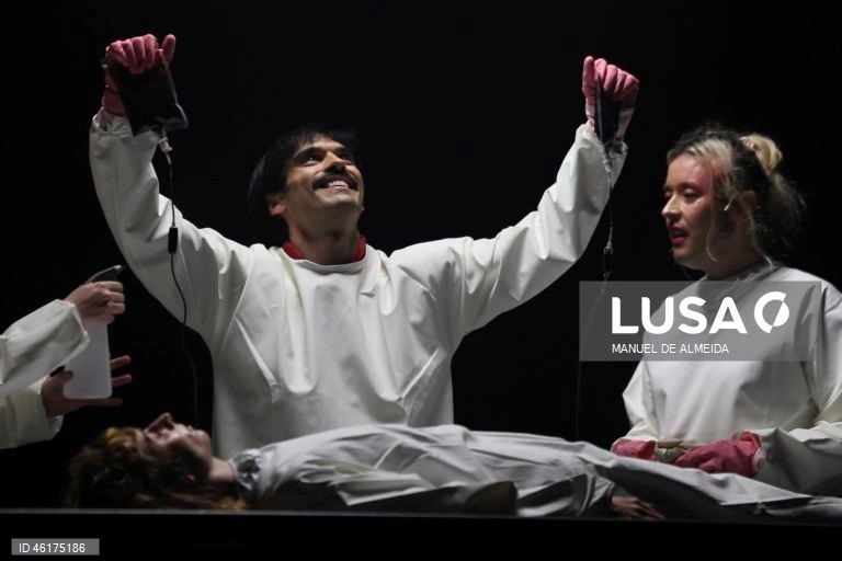 Teatro: Ensaio de imprensa da peça “Prometo-me Moderna”