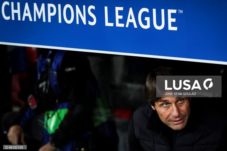 O Benfica conseguiu hoje o segundo triunfo consecutivo na fase de liga da Liga dos Campeões em futebol, mantendo-se na corrida ao apuramento, ao vencer em casa o campeão italiano Nápoles por 2-0, em encontro da sexta jornada.