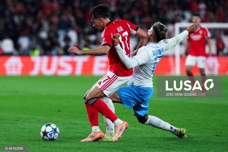 O Benfica conseguiu hoje o segundo triunfo consecutivo na fase de liga da Liga dos Campeões em futebol, mantendo-se na corrida ao apuramento, ao vencer em casa o campeão italiano Nápoles por 2-0, em encontro da sexta jornada.
