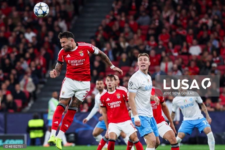 O Benfica conseguiu hoje o segundo triunfo consecutivo na fase de liga da Liga dos Campeões em futebol, mantendo-se na corrida ao apuramento, ao vencer em casa o campeão italiano Nápoles por 2-0, em encontro da sexta jornada.