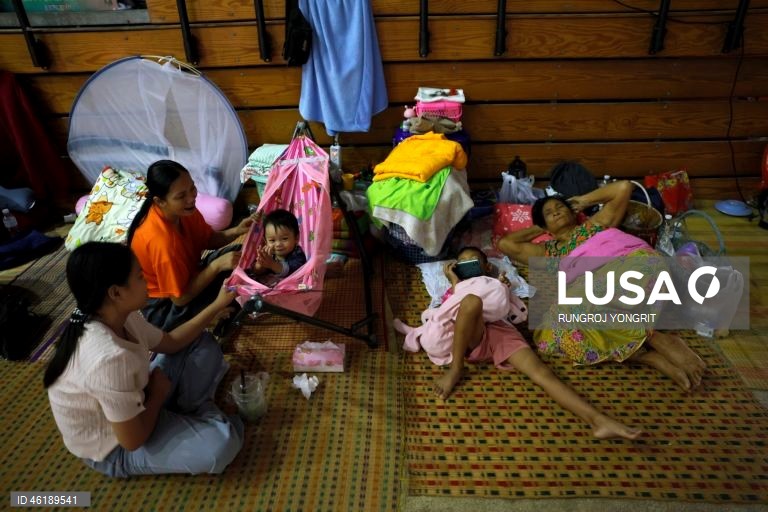 Tropas tailandesas e cambojanas entram em confronto devido a disputa fronteiriça.