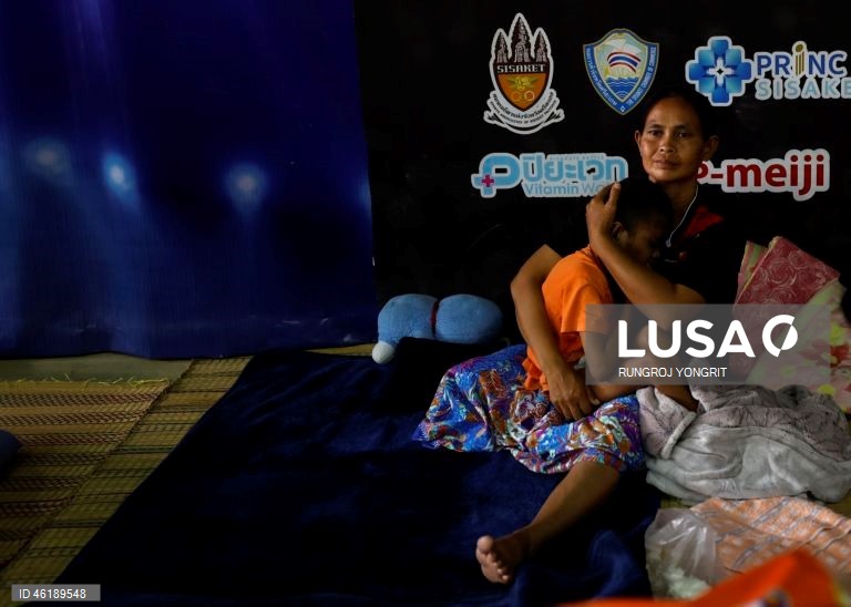 Tropas tailandesas e cambojanas entram em confronto devido a disputa fronteiriça.